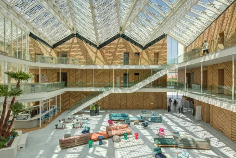 Verrière du Connecteur, tiers-lieu d'entrepreneuriat du Crédit Agricole à Biarritz – cas client Wesmart